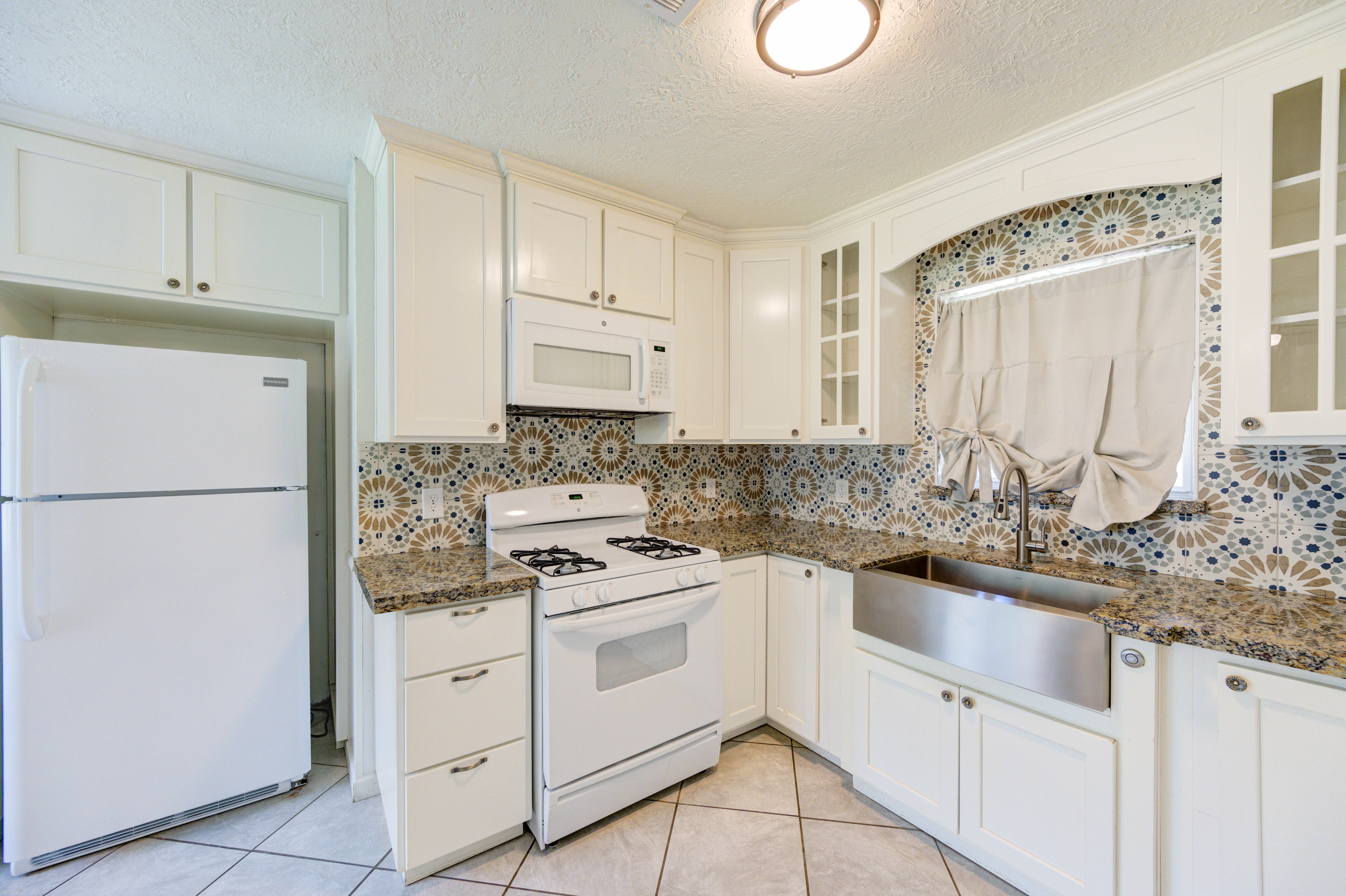 Kitchen with farmhouse-style sink