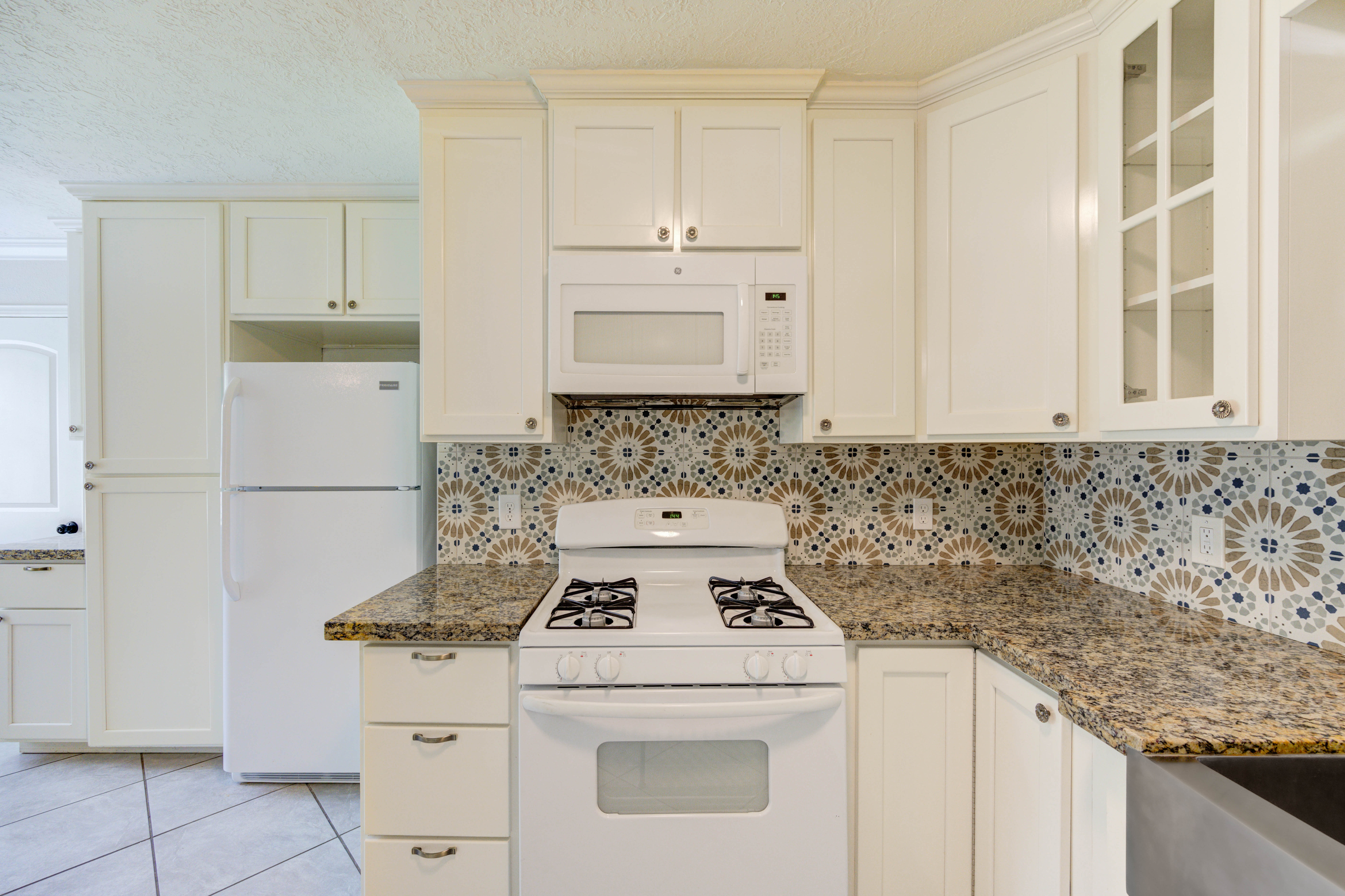 Gas range, microwave and generous cabinet storage