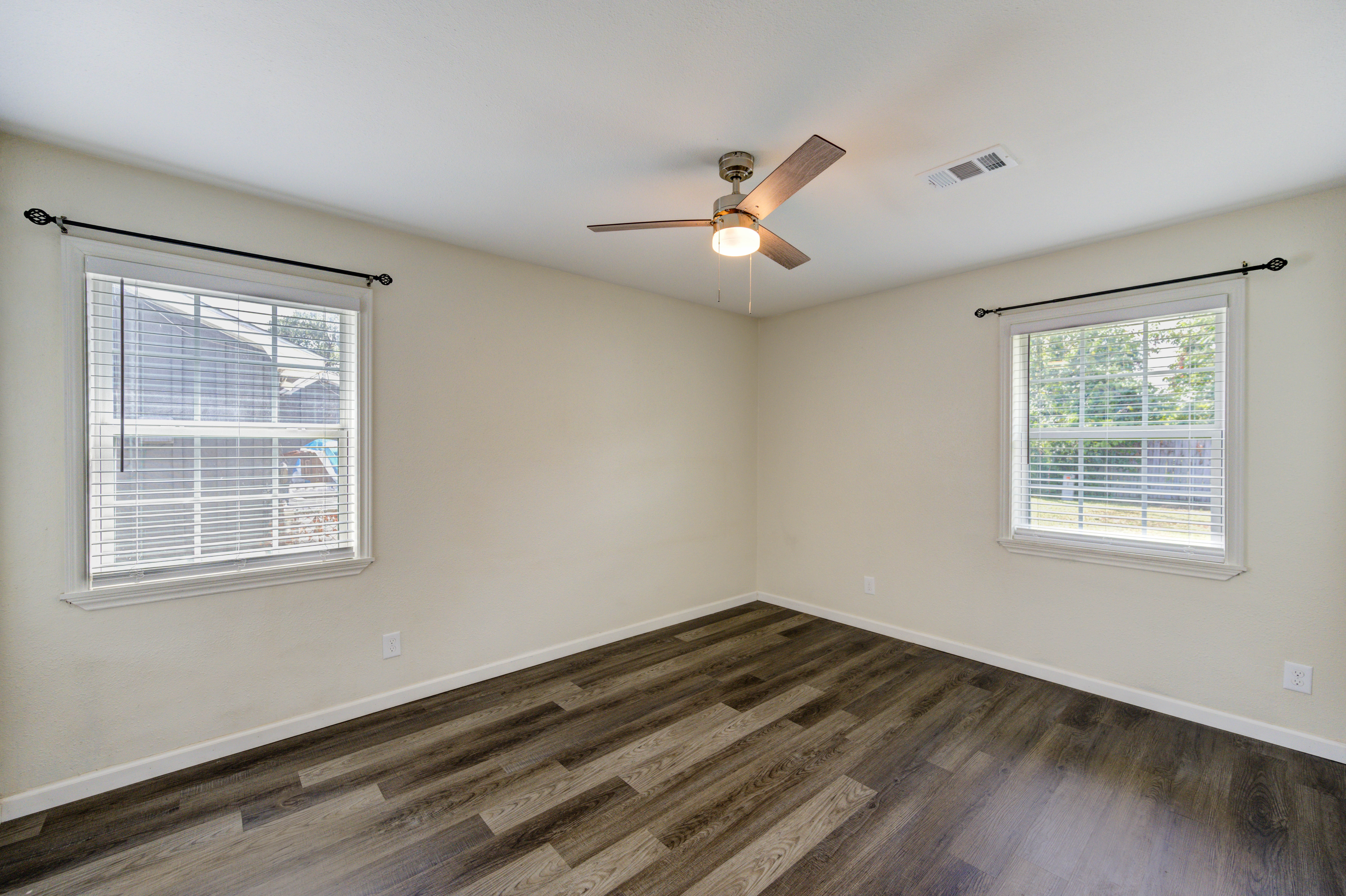 Bedroom with ceiling fan and closet
